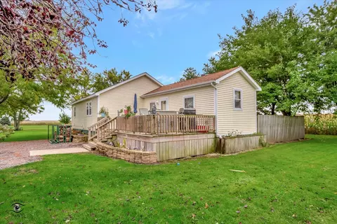 10528 E 10000n Rd, Grant Park, IL 60940