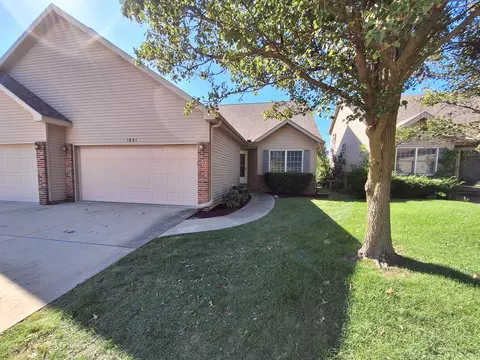 1631 Frontier Dr, Normal, IL 61761