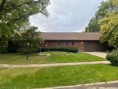 2317 Brookshire E Dr, Champaign, IL 61821