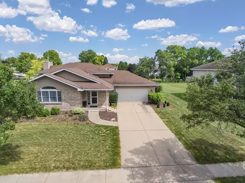 24259 S Cree Dr, Channahon, IL 60410