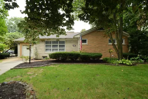 228 N 5th St, Geneva, IL 60134