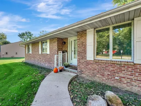 449 E William St, Bement, IL 61813 photo 4
