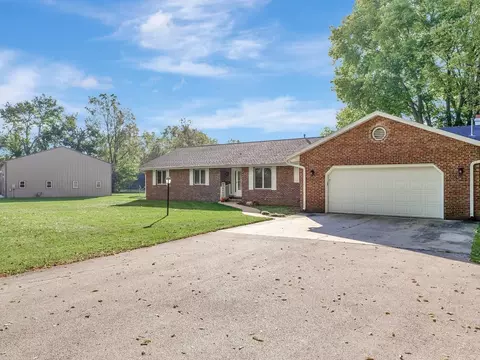 449 E William St, Bement, IL 61813 photo 3