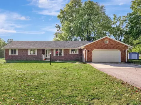449 E William St, Bement, IL 61813 photo 2