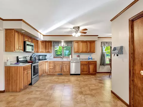 449 E William St, Bement, IL 61813 photo 14