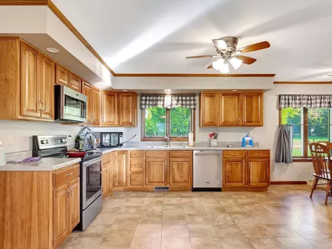 449 E William St, Bement, IL 61813 photo 11