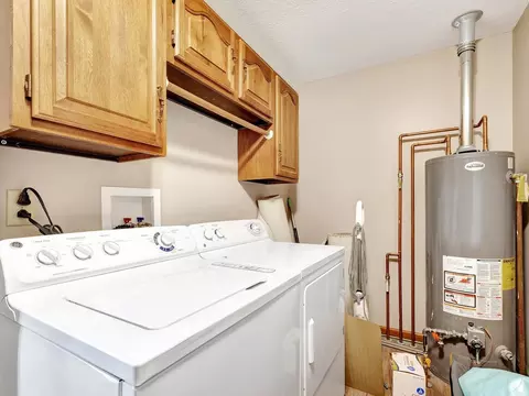 449 E William St, Bement, IL 61813 photo 33