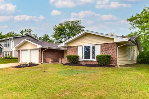 980 Rosedale Ln, Hoffman Estates, IL 60169