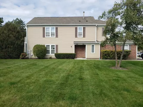 280 Greensboro Ct #A, Elk Grove Village, IL 60007