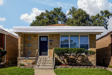 8718 S Bennett Ave, Chicago, IL 60617