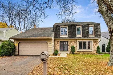 887 Providence Ln, Buffalo Grove, IL 60089