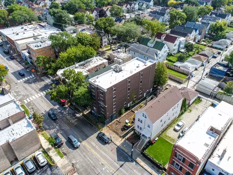 3543 W Belmont Ave #4, Chicago, IL 60618