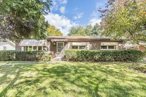 621 E Trent Ln, Schaumburg, IL 60193