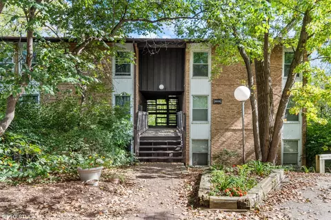 5513 E Lake Dr #E, Lisle, IL 60532