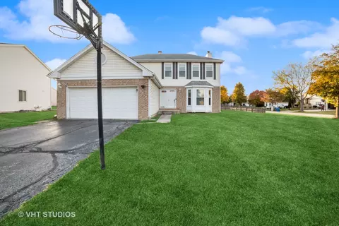 1031 Waterford Rd, Bartlett, IL 60103