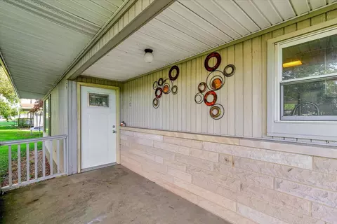 20 Westwood St, Weldon, IL 61882 photo 2