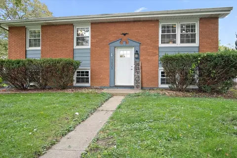 1235 Rutledge Rd, Bloomington, IL 61704