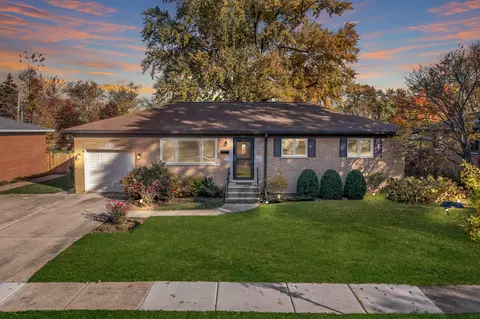 11 N Owen St, Mount Prospect, IL 60056