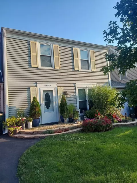 29 W370 Crabtree Ln, Warrenville, IL 60555