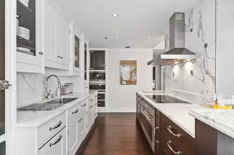 Kitchen - 57 E Delaware Pl #2602, Chicago, IL 60611 photo 2 of 2