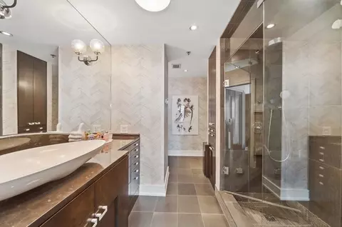 Bath - 57 E Delaware Pl #2602, Chicago, IL 60611 photo 1 of 2
