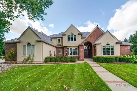 1300 New Castle Dr, Libertyville, IL 60048