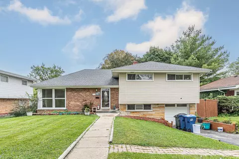 1015 S Leslie Ln, Villa Park, IL 60181