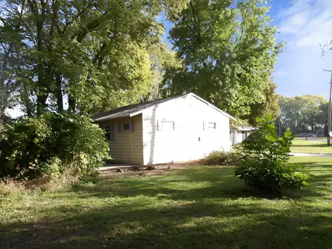 369 Waterfront Dr, Dixon, IL 61021 photo 2