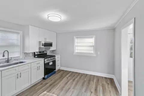 612 S Broadway Ave, Aurora, IL 60505 photo 3