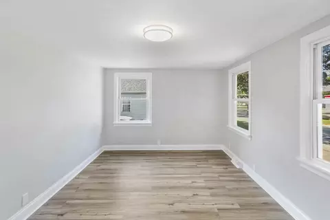 612 S Broadway Ave, Aurora, IL 60505 photo 10