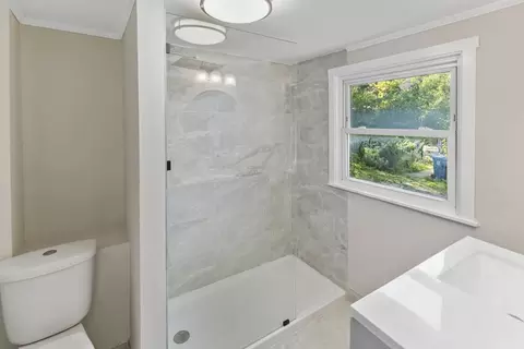 612 S Broadway Ave, Aurora, IL 60505 photo 8