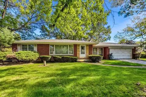 9 W Leon Ln, Prospect Heights, IL 60070