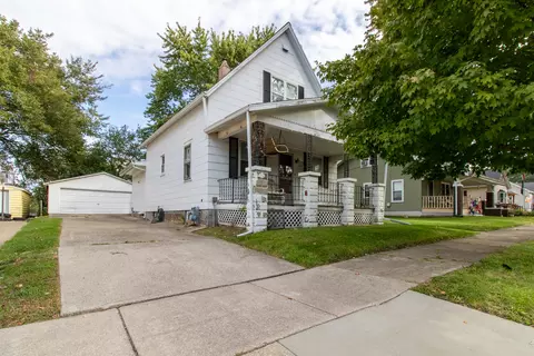 1513 W Locust St, Bloomington, IL 61701