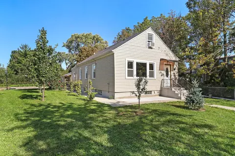 1336 E Lincoln Ave, Des Plaines, IL 60018