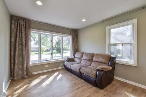 850 Ash Rd, Hoffman Estates, IL 60169 photo 6