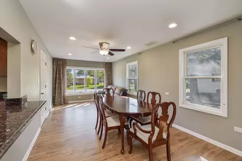 850 Ash Rd, Hoffman Estates, IL 60169 photo 5