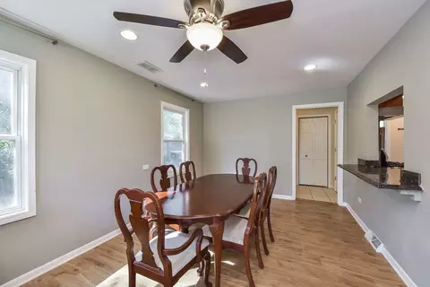 850 Ash Rd, Hoffman Estates, IL 60169 photo 4