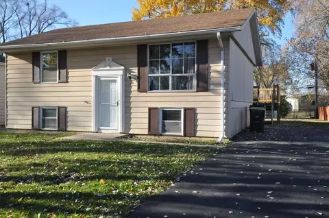 306 Elmwood Ln, Antioch, IL 60002
