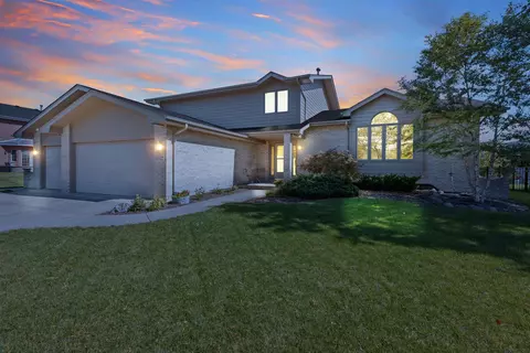 19327 E Hillside Dr, Tinley Park, IL 60487