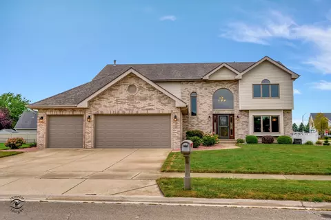 900 Coyote Trl, Manteno, IL 60950