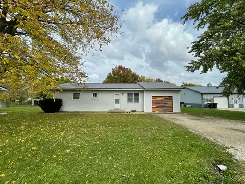 1055 Prospect Ave, Paxton, IL 60957