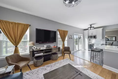 2079 Westridge Blvd, Bartlett, IL 60103 photo 7