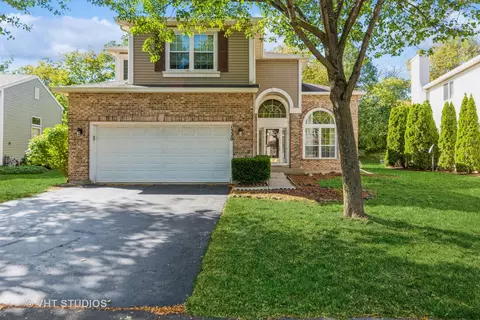 1520 Vineyard Dr, Gurnee, IL 60031