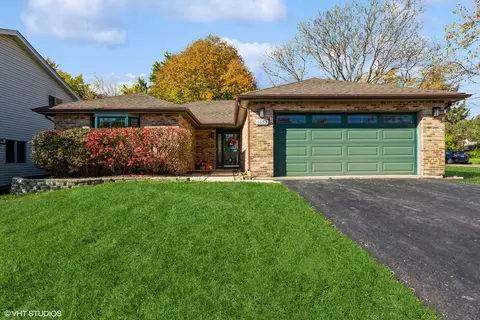 1153 Needham Rd, Naperville, IL 60563