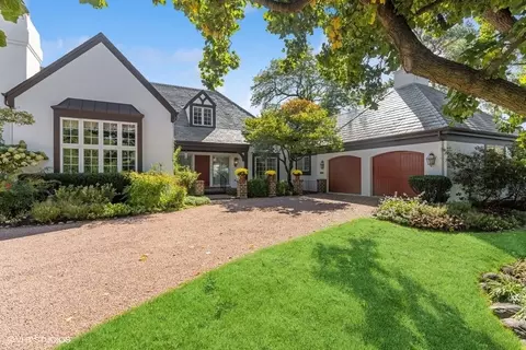 703 Burr Ridge Clb, Burr Ridge, IL 60527