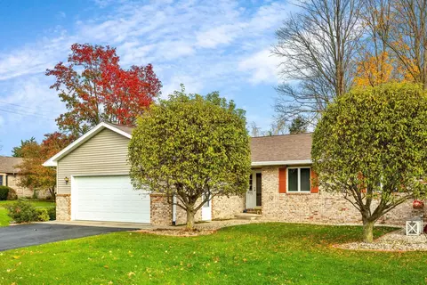 400 S Pearl St, Le Roy, IL 61752