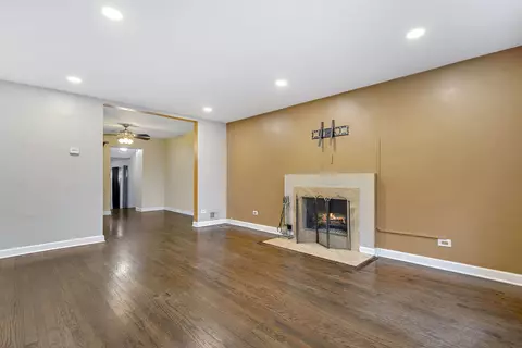 1239 E 98th St, Chicago, IL 60628 photo 4
