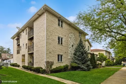 5624 W Higgins Ave #2S, Chicago, IL 60630