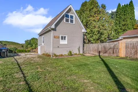 1321 Nippersink Dr, Spring Grove, IL 60081
