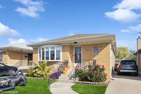 4825 N Sayre Ave, Chicago, IL 60656